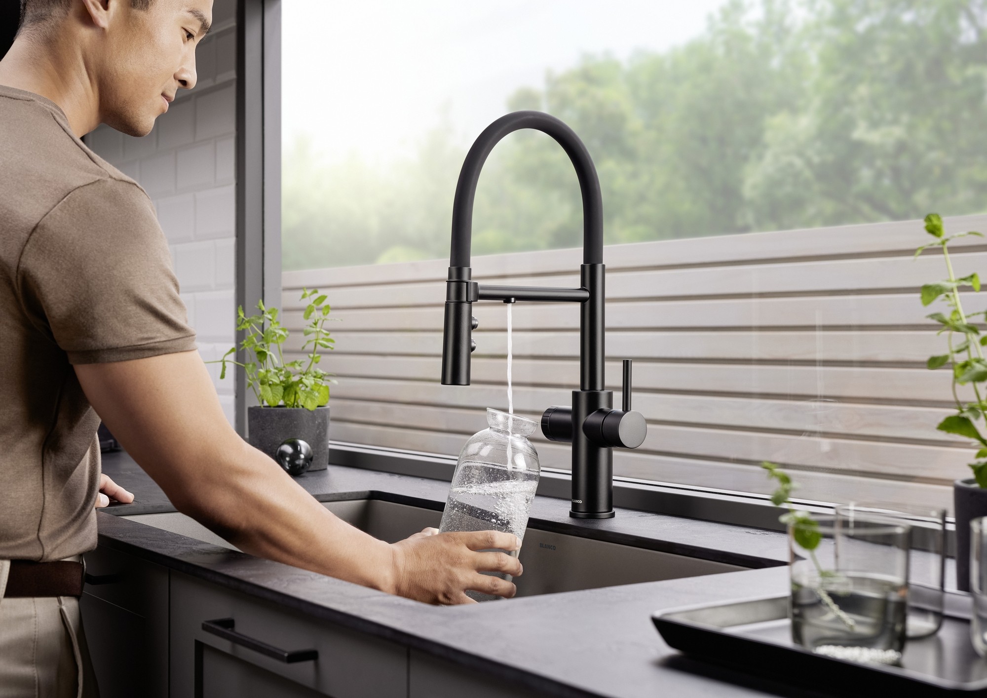 Kuchyňská baterie Blanco Catris-S Flexo Filter PVD Steel 526706 | eshop-blanco.cz